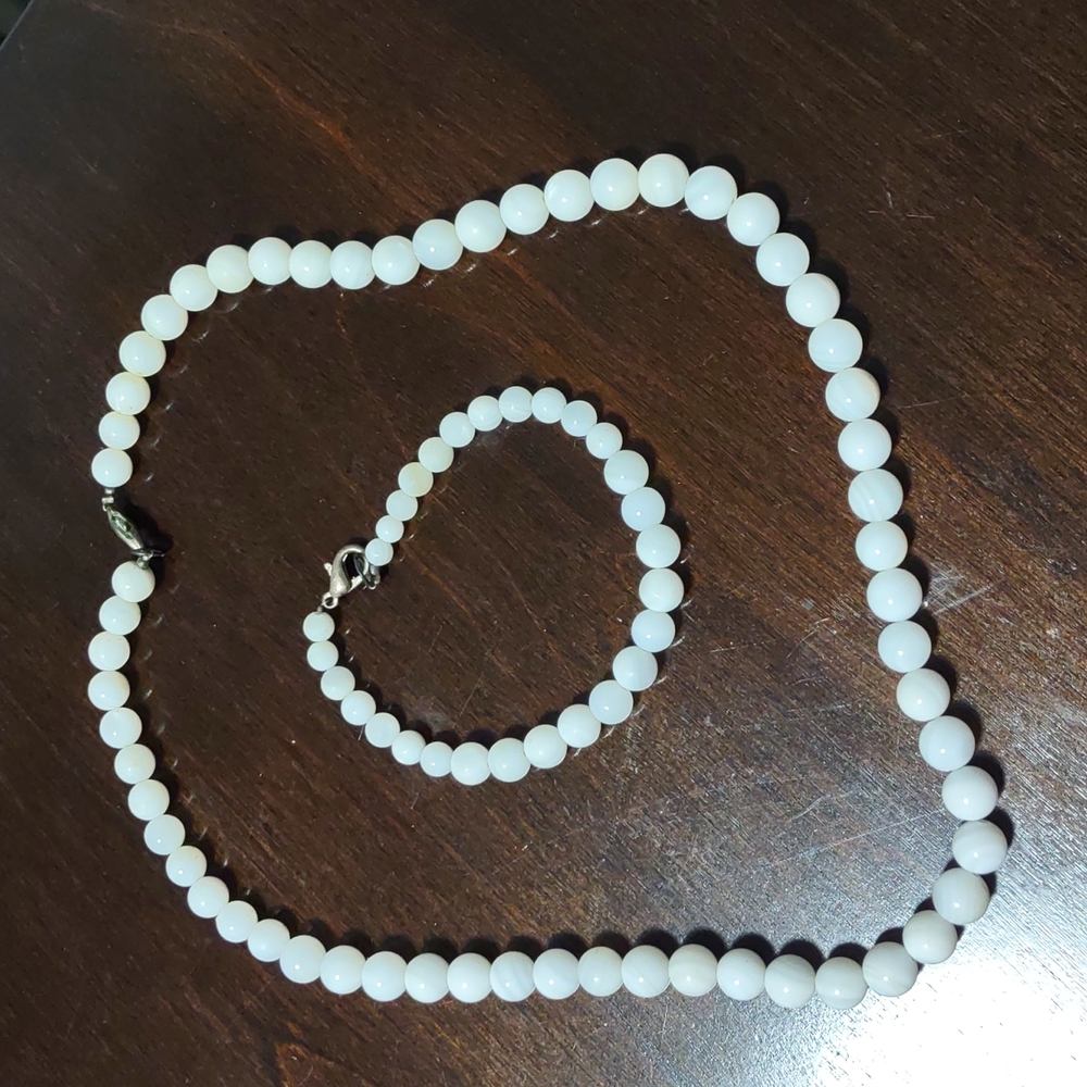 Bracelet and necklace set